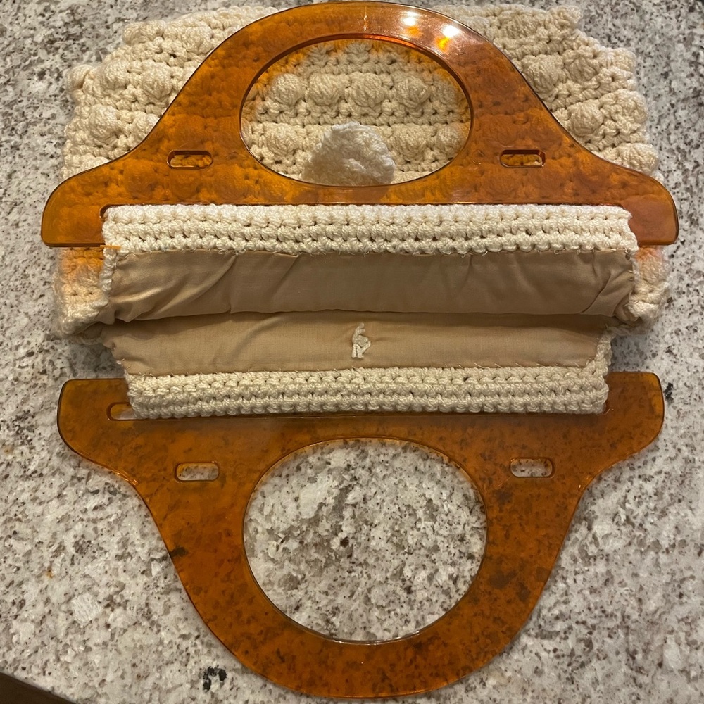 Vintage 60s Ivory Crochet Puff Stitch Handbag with Brown Lucite Handles - Picture 7 of 8
